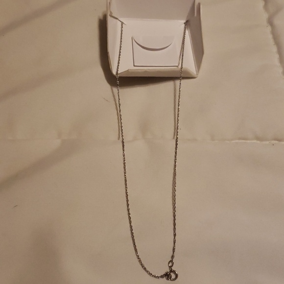 NIB Sterling Silver "MOM" Necklace - Picture 4 of 4